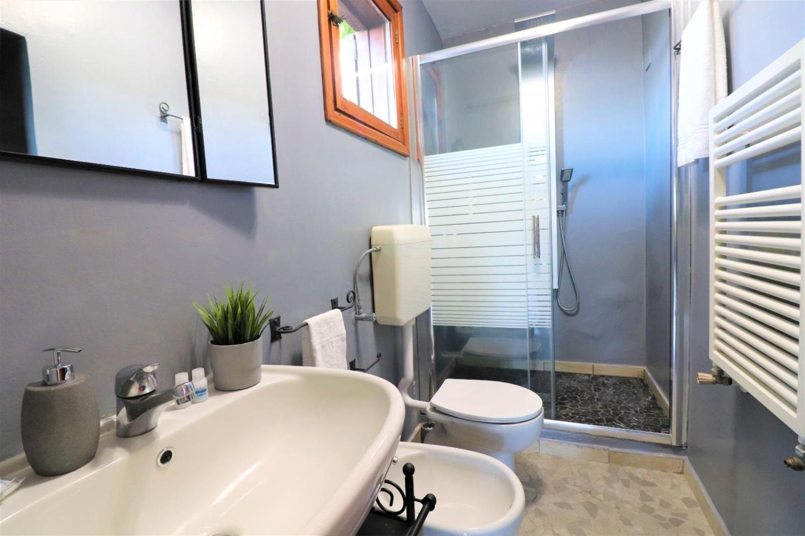 Privata Con Piscina E Biliardo *