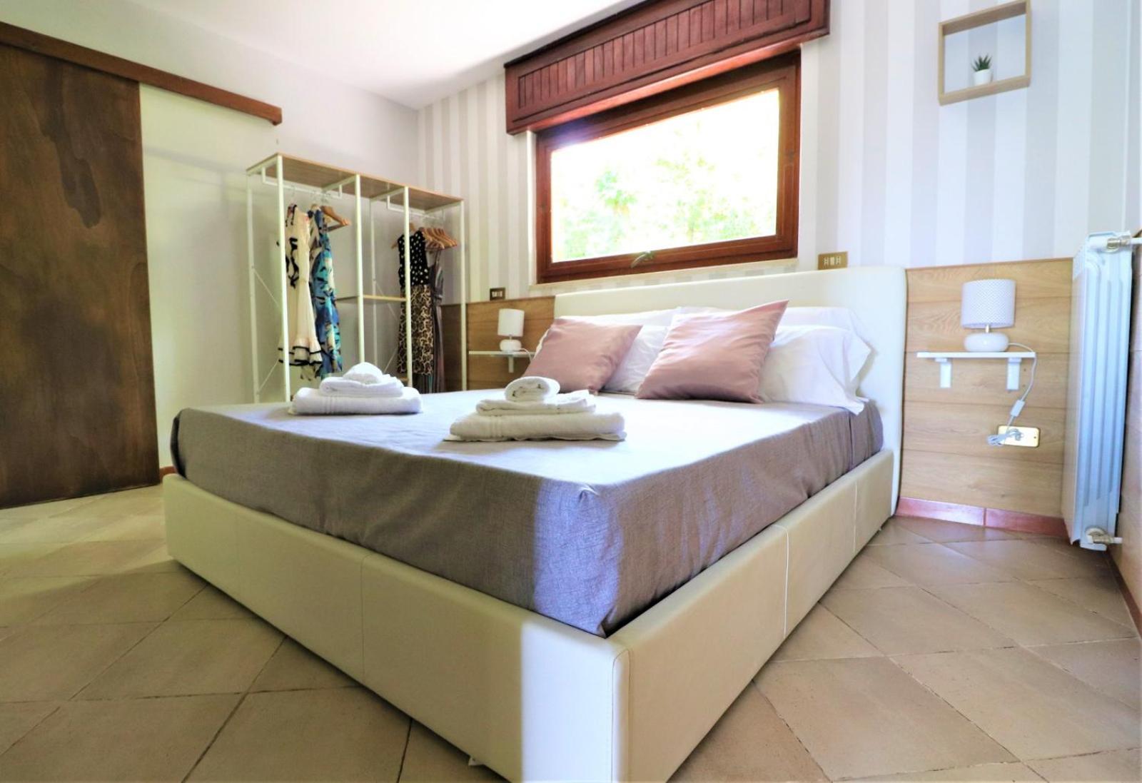 Privata Con Piscina E Biliardo